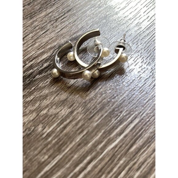 Vintage Majorica Women’s White 3 Pearl Silver Tone Hoop Earrings 1” RARE - Picture 12 of 13